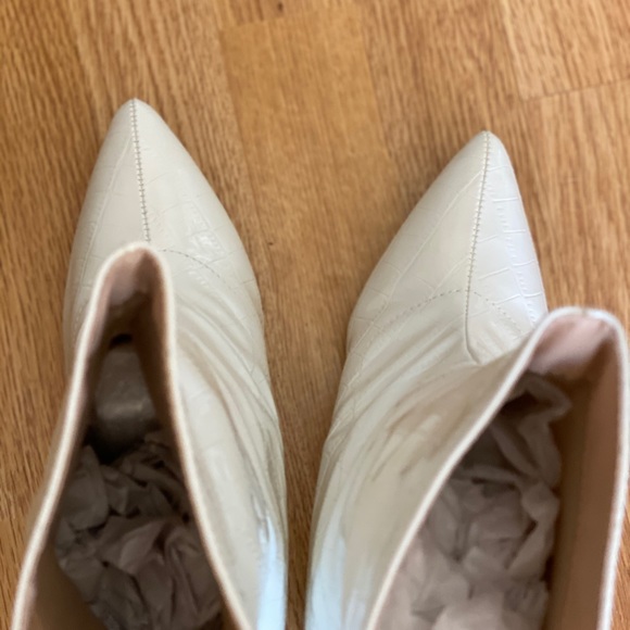 White boots - Picture 4 of 8